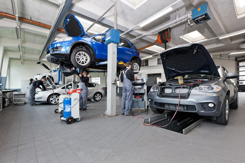 Werkstatt: Die zahlreichen langjährigen Mitarbeiter von Brand Automobile AG garantieren dafür, dass Ihr Auto zuverlässig gewartet wird.